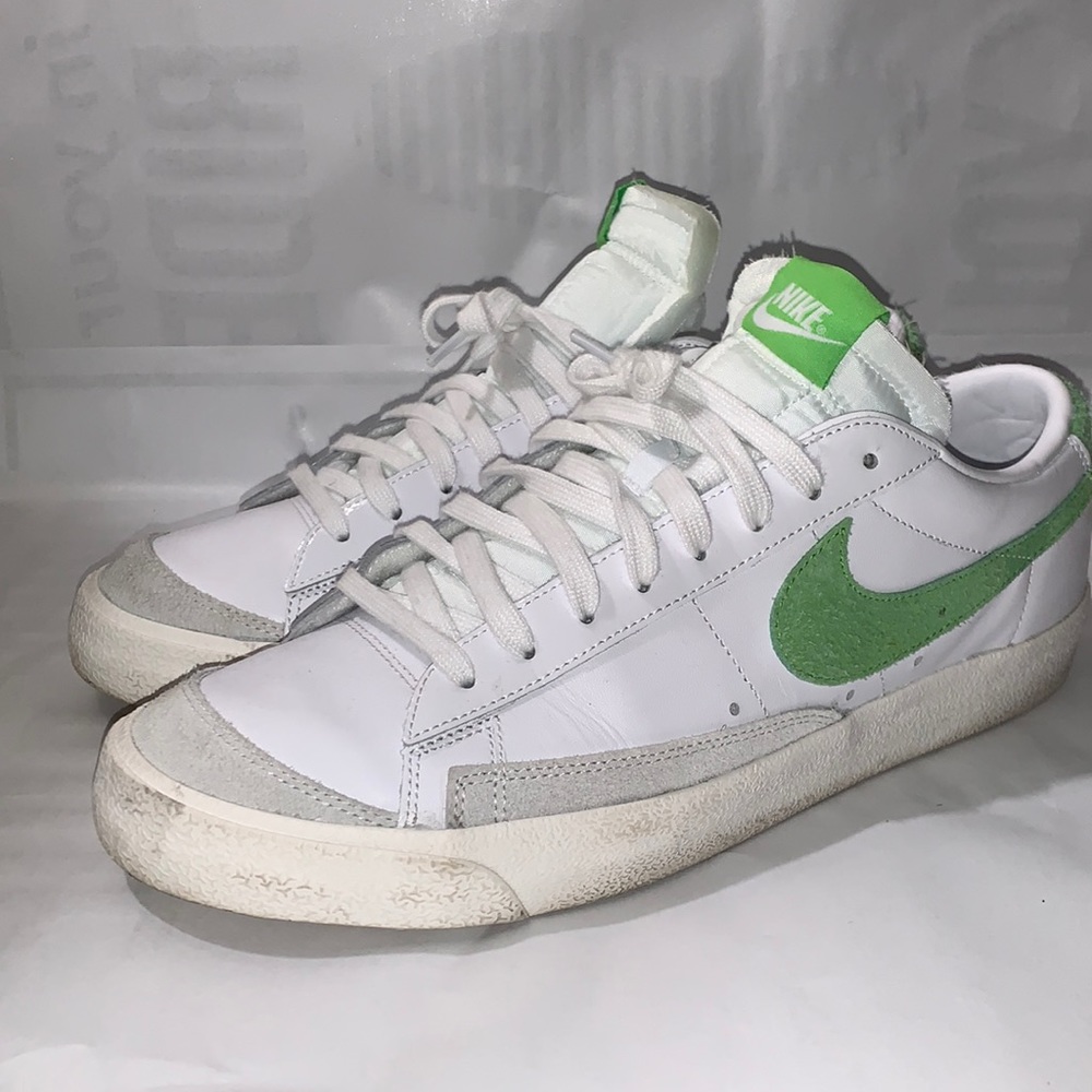 Tennis shoe
